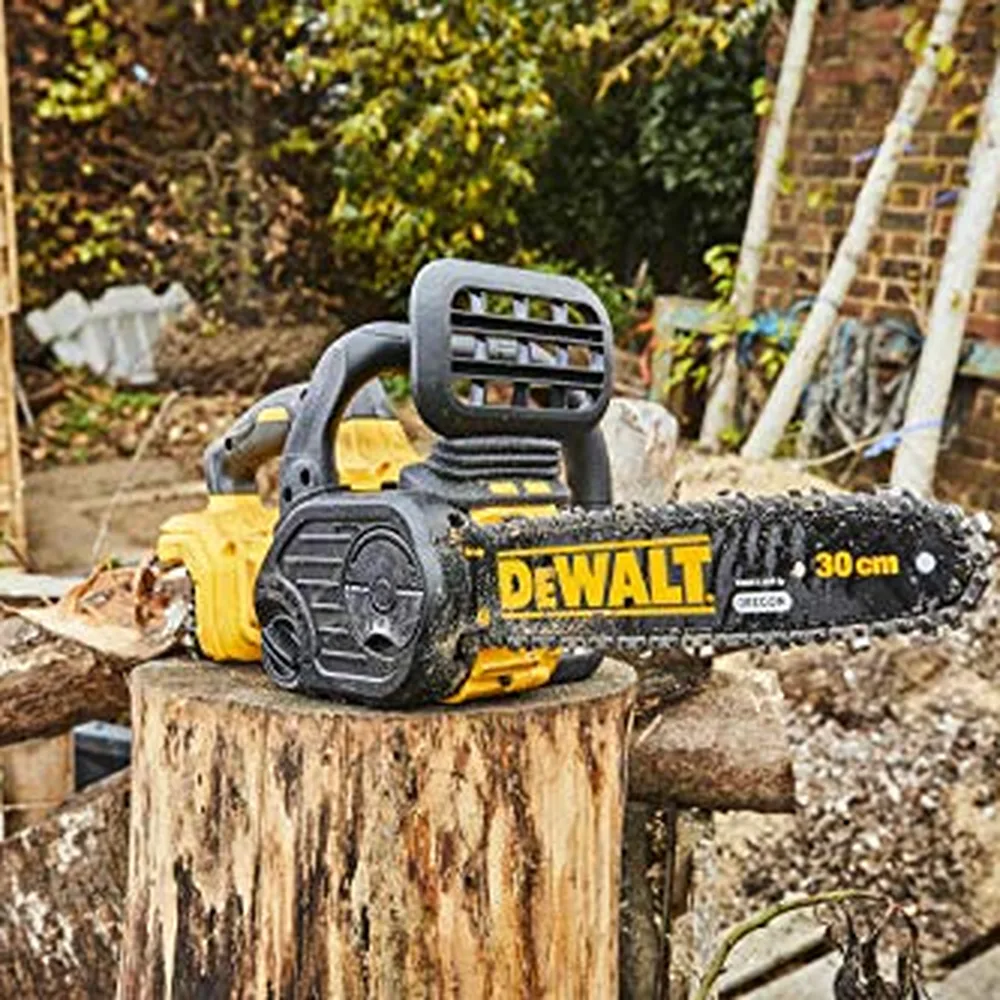 DeWalt DCMPS520P1 Tronçonneuse Élagueuse Brushless XR 18V : Avis Complet [2026]